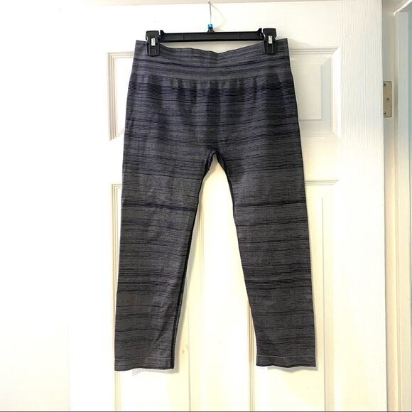 Fabletics capri leggings seamless stripe print M - Picture 4 of 12